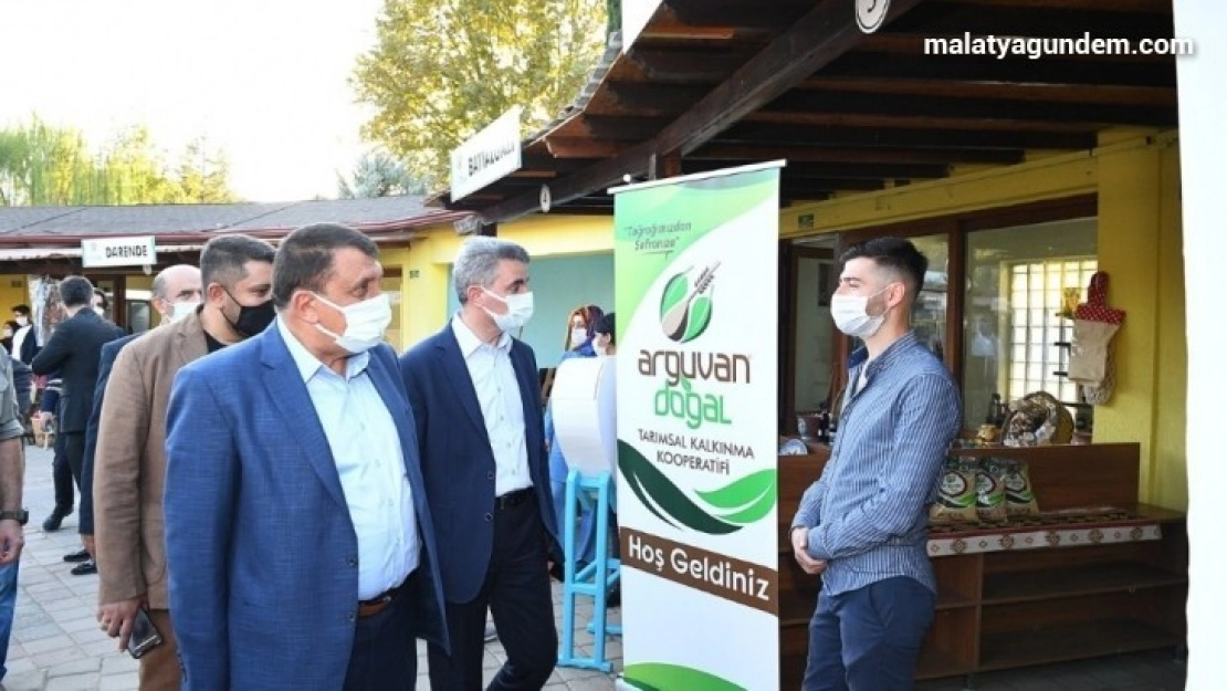 Malatya'da Yöresel Ürünler Pazarı'na büyük ilgi