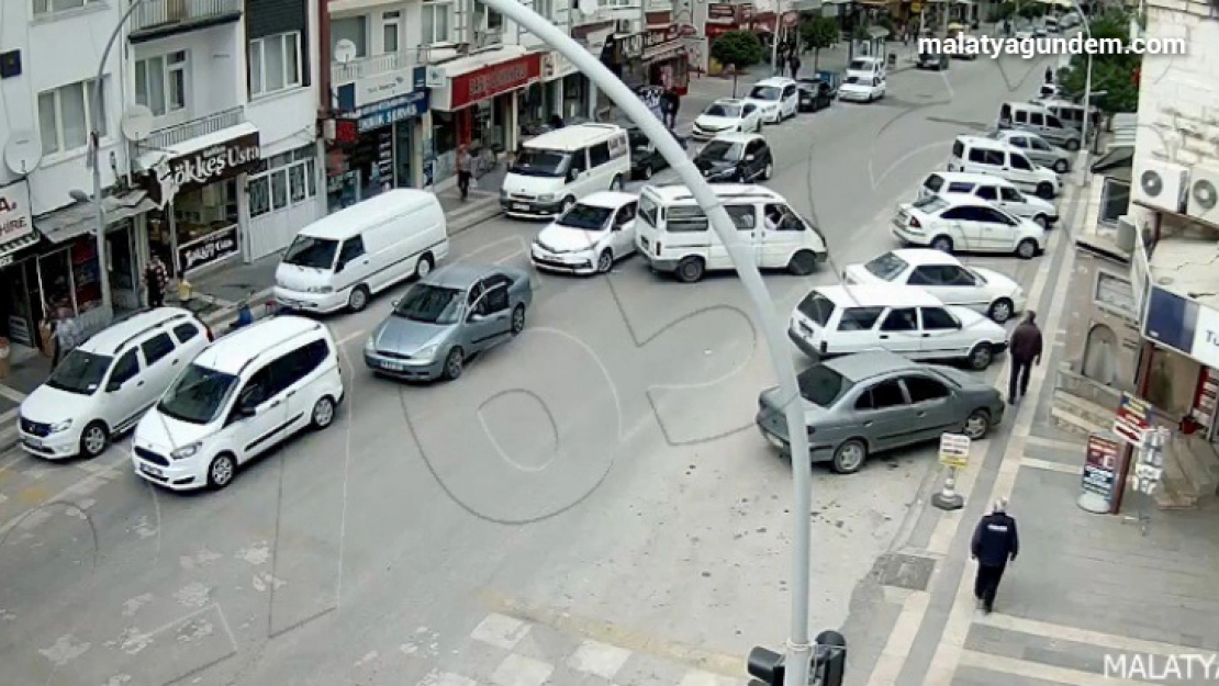 Trafik kazaları kameralara yansıdı