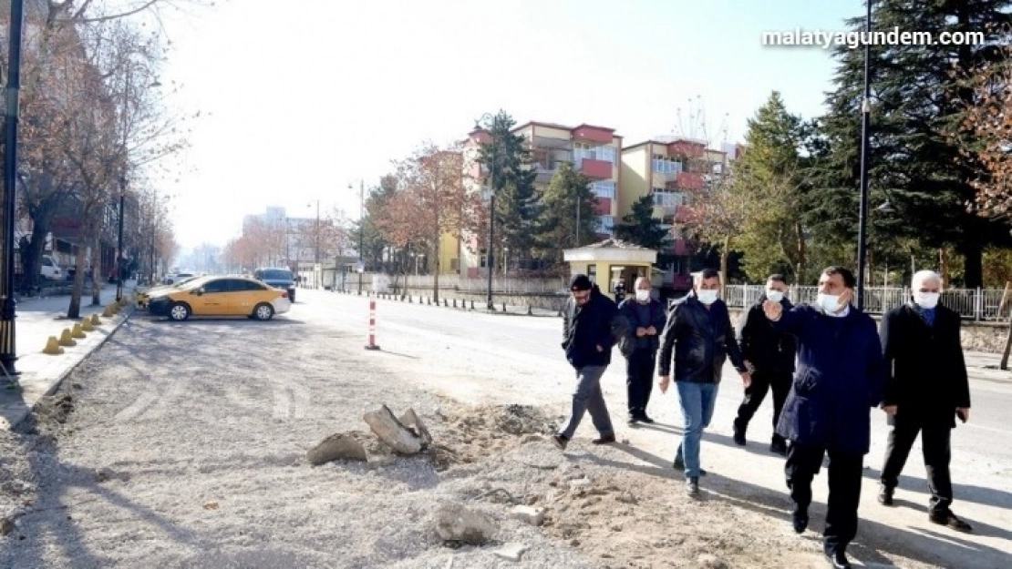 Malatya İstasyon Caddesinde yol genişletme çalışmaları sürüyor