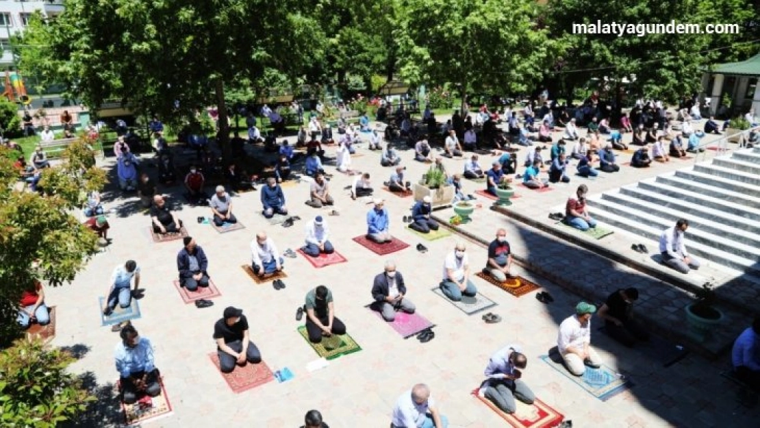 Malatya'nın ilçelerinde Cuma namazı heyecanı