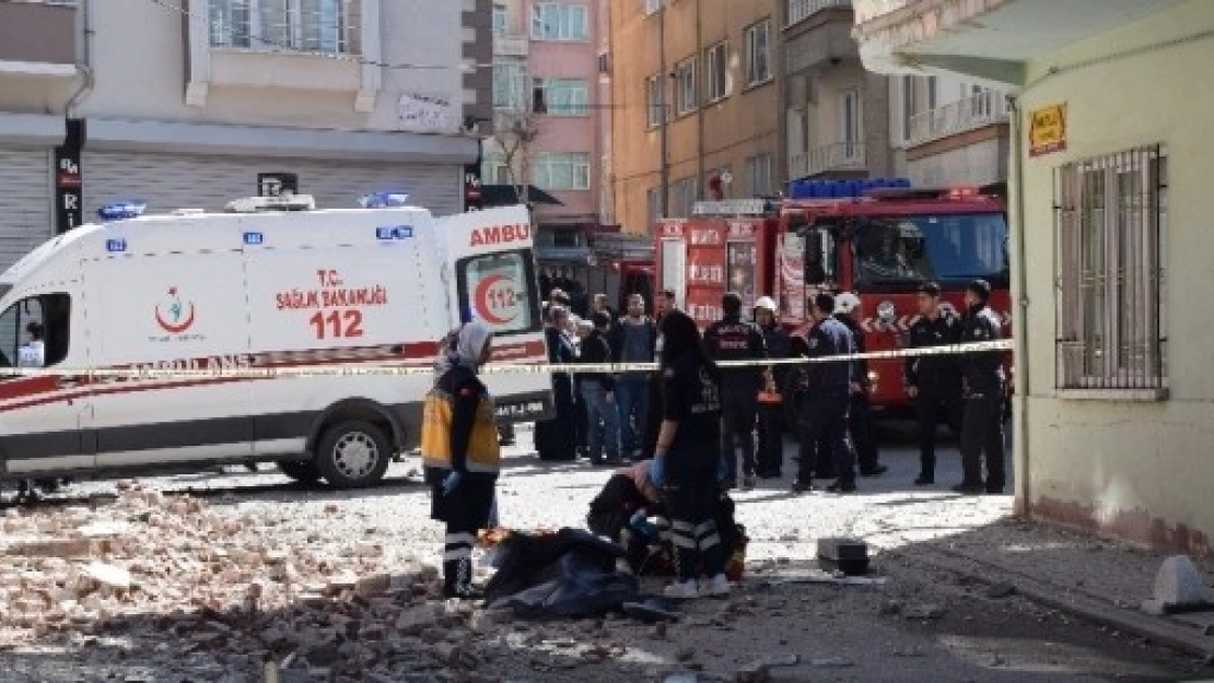 Balkon Duvarı Çöktü: 1 Ölü