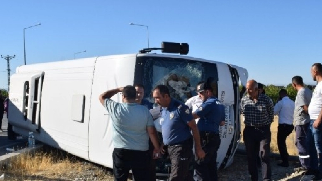 Malatya'da Halk Otobüsü Devrildi Yaralılar Var