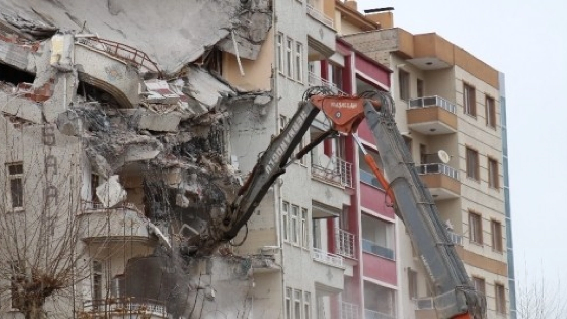 Riskli Binalar Yıkılmaya Devam Ediyor