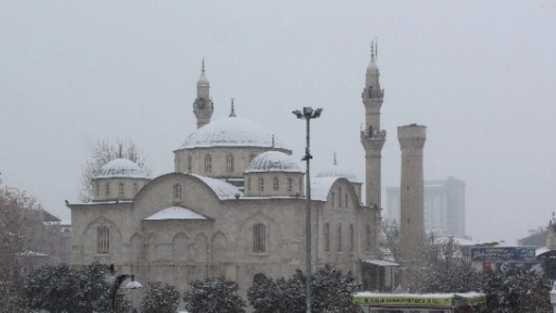 Malatyalılar Yeni Yıla Beyaz Örtüyle Uyandı