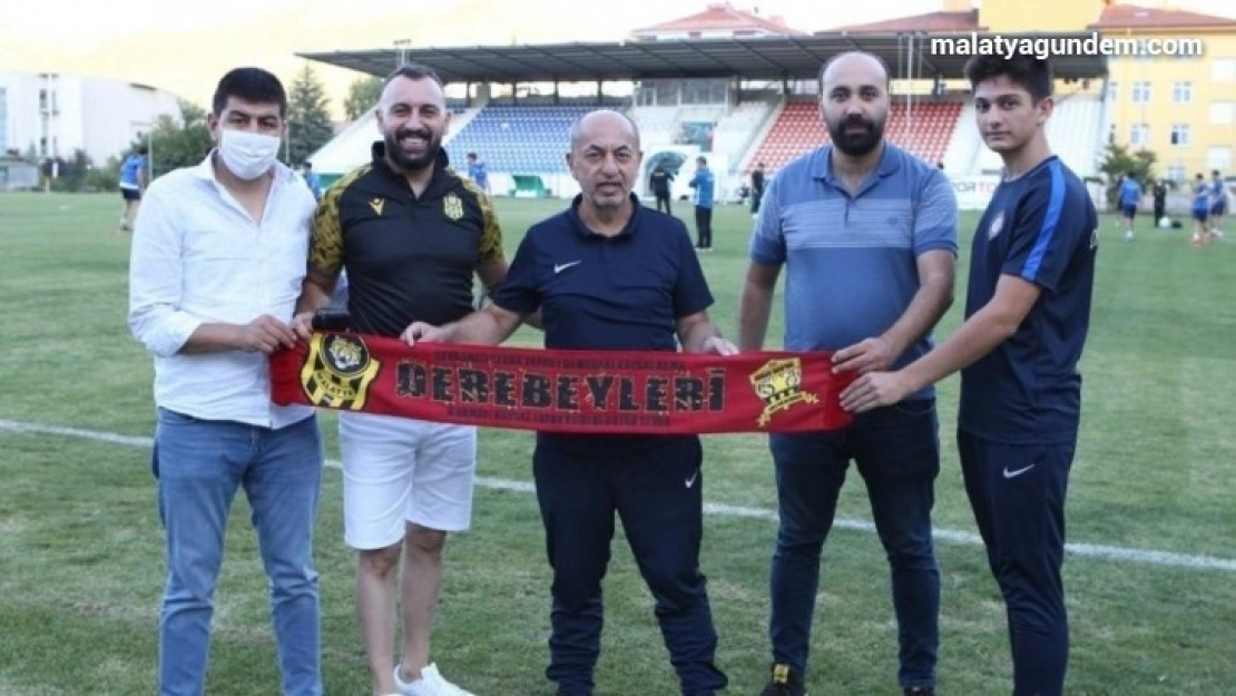 Malatyasporlu taraftarlardan Yeşilyurt Belediyespor kampına ziyaret