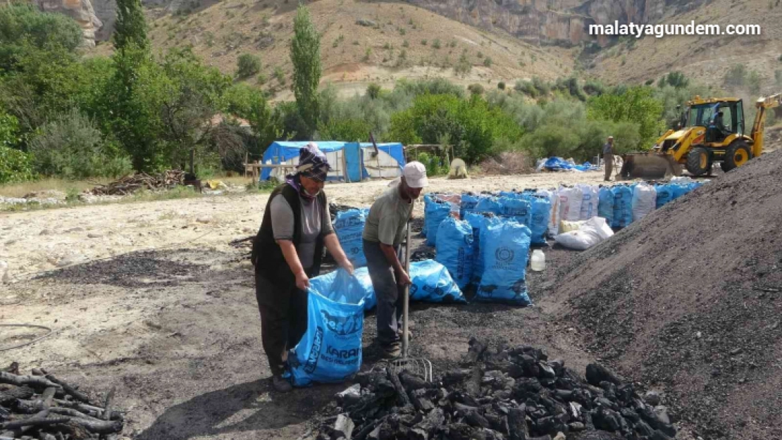 Mangal kömürü işçilerinin zorlu mesaisi