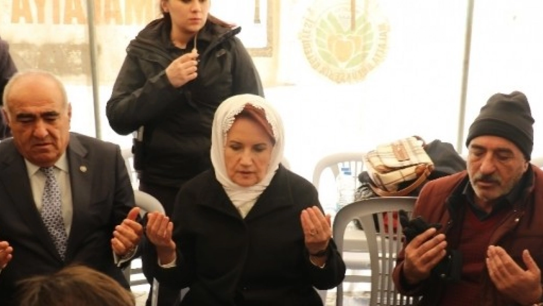 Akşener'den Deprem Bölgesine Taziye Ziyareti