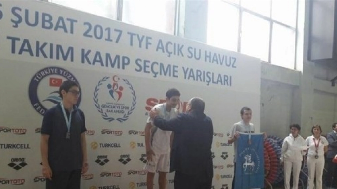 Metehan Altuntop Yüzmede Türkiye Rekoru Kırdı