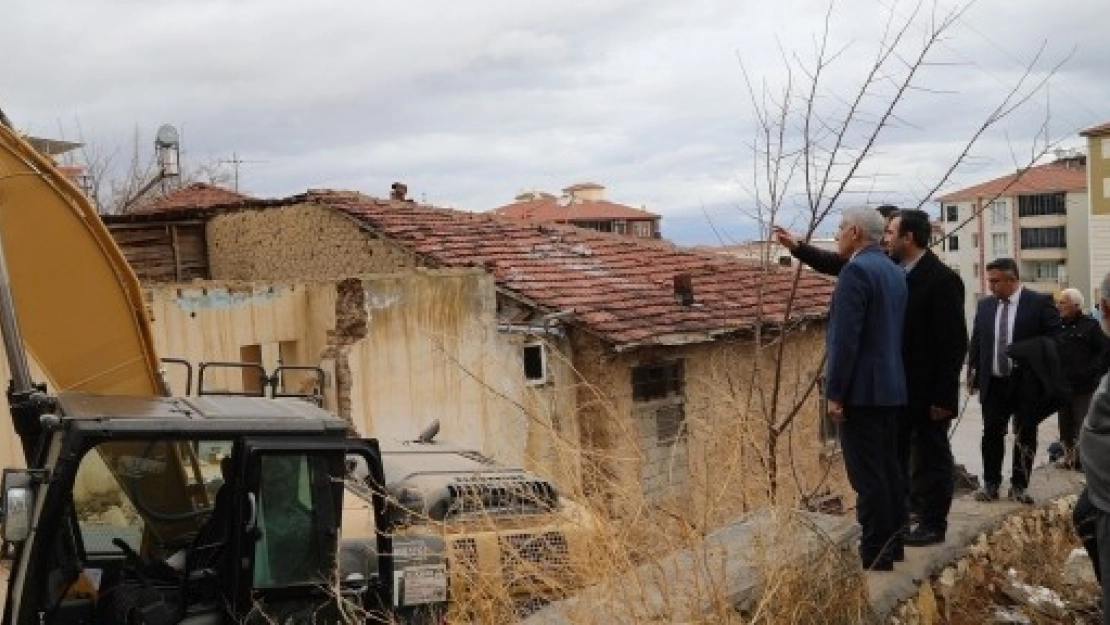 Metruk Evler Yıkılıyor