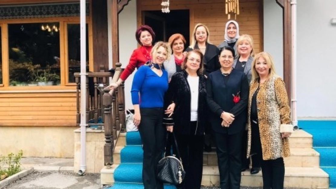 MEV'li Kadınlar Başkan Eşiyle Konuştu