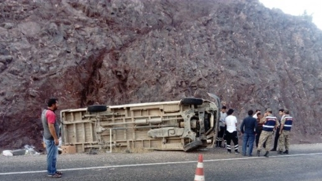 Minibüs Takla Attı: 1 Ölü, 9 Yaralı