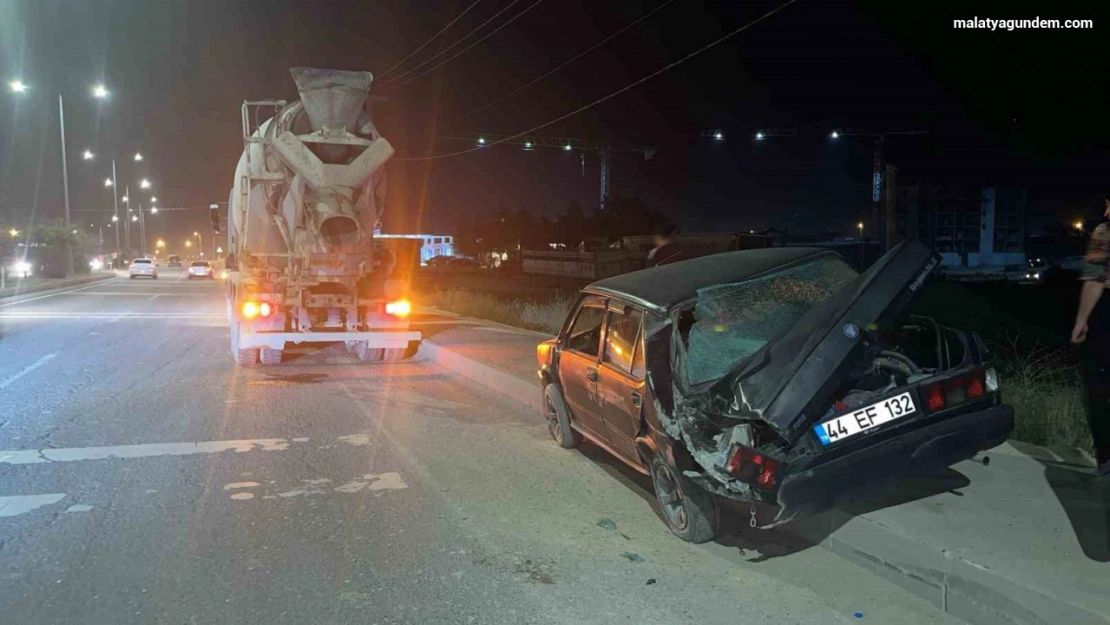 Mikser otomobile çarptı, 1 yaralı