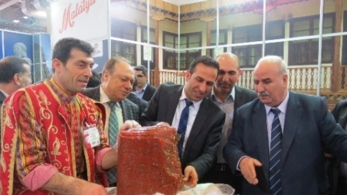Milletvekili Öz'den Emitt'deki Malatya Standına Ziyaret