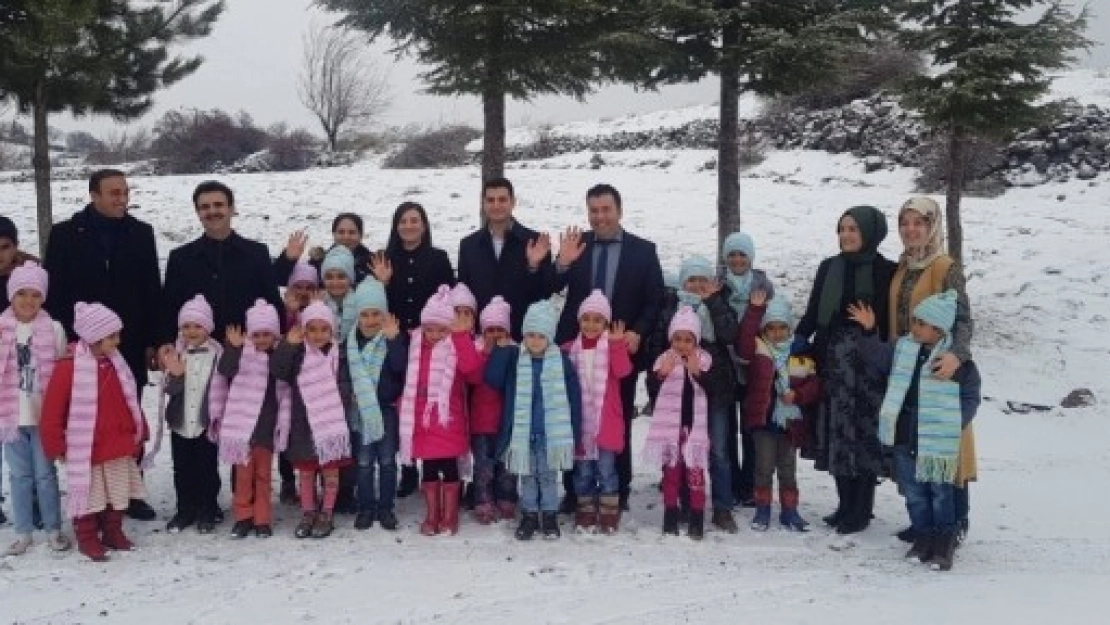 'Minik Yürekleri Isıtma Projesi'  Isıttı