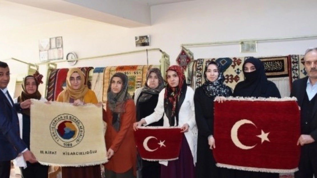 Özcan 8 Mart Dünya Kadınlar Günü'nü Kutladı