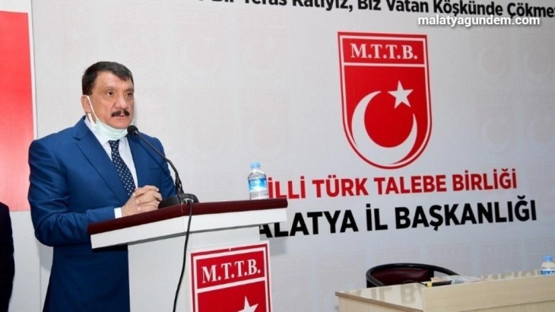 Selahattin Gürkan Türkiye'nin büyük hedeflere bugünün gençleriyle ulaşacağını söyledi