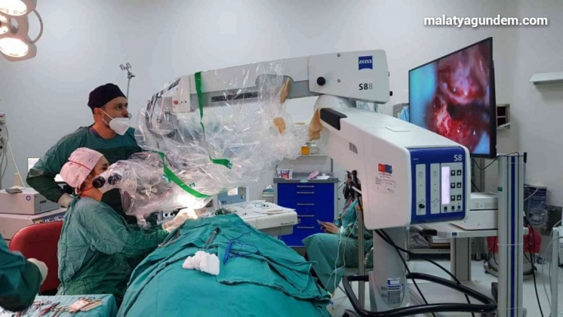 MTÜ'de koklear implantasyon operasyonu sevinci