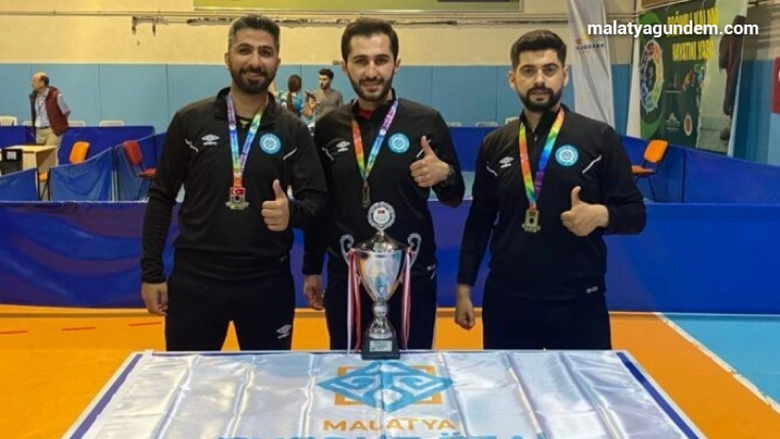 MTÜ masa tenis takımında Türkiye Şampiyonluğu sevinci