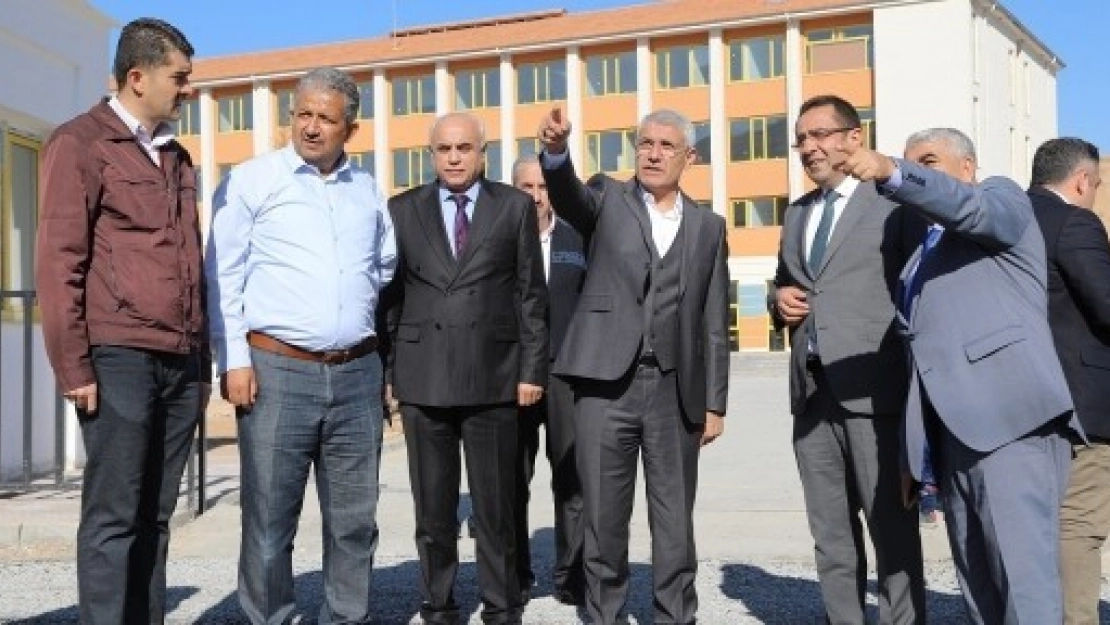 Okul Yolu Asfaltlandı