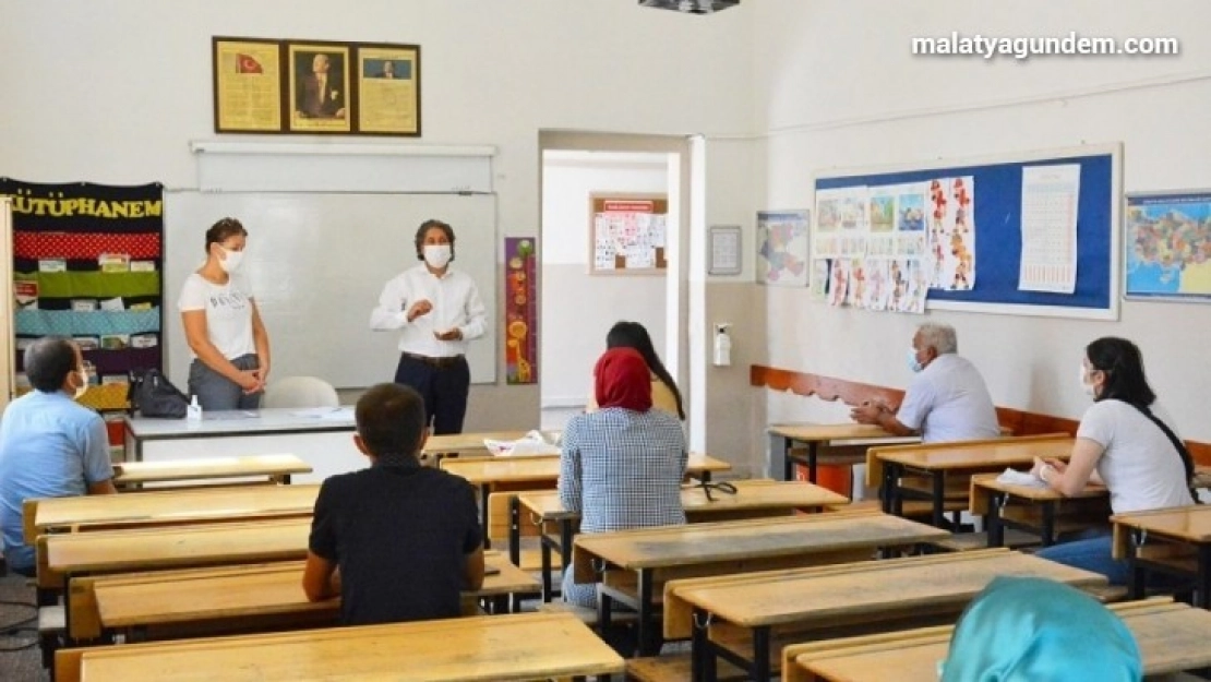 Okullarda Covid-19 çalışmasında titizlik istendi
