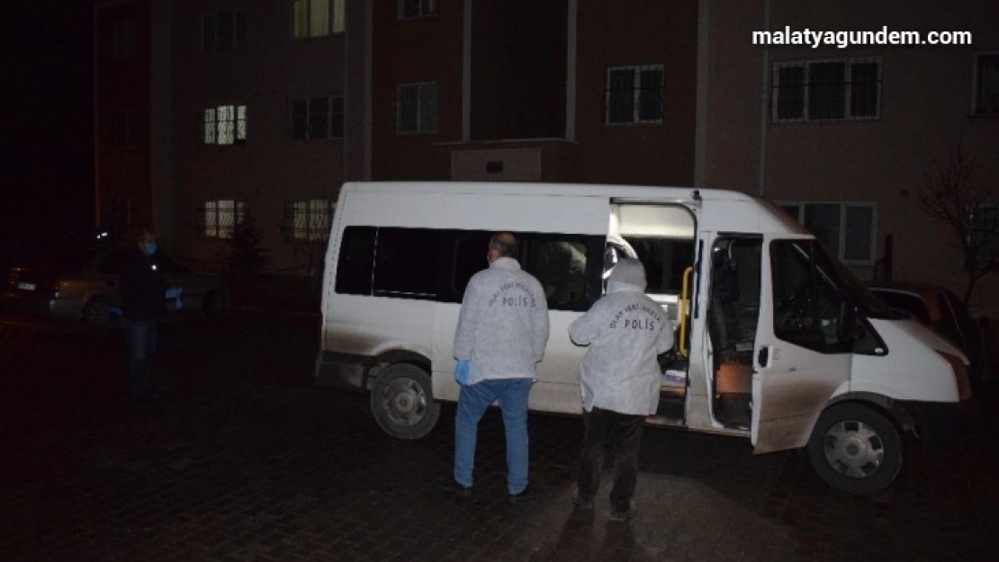 Önce eşini sonra kendini bıçaklamış