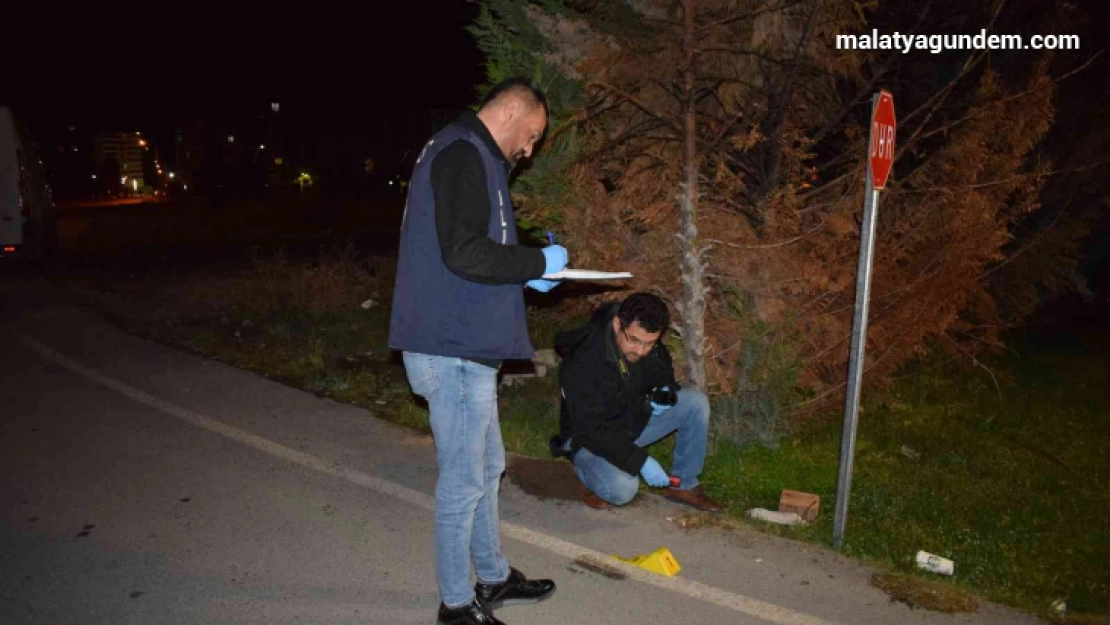 Otoparkta tartıştığı kişiler tarafından ayağında vuruldu