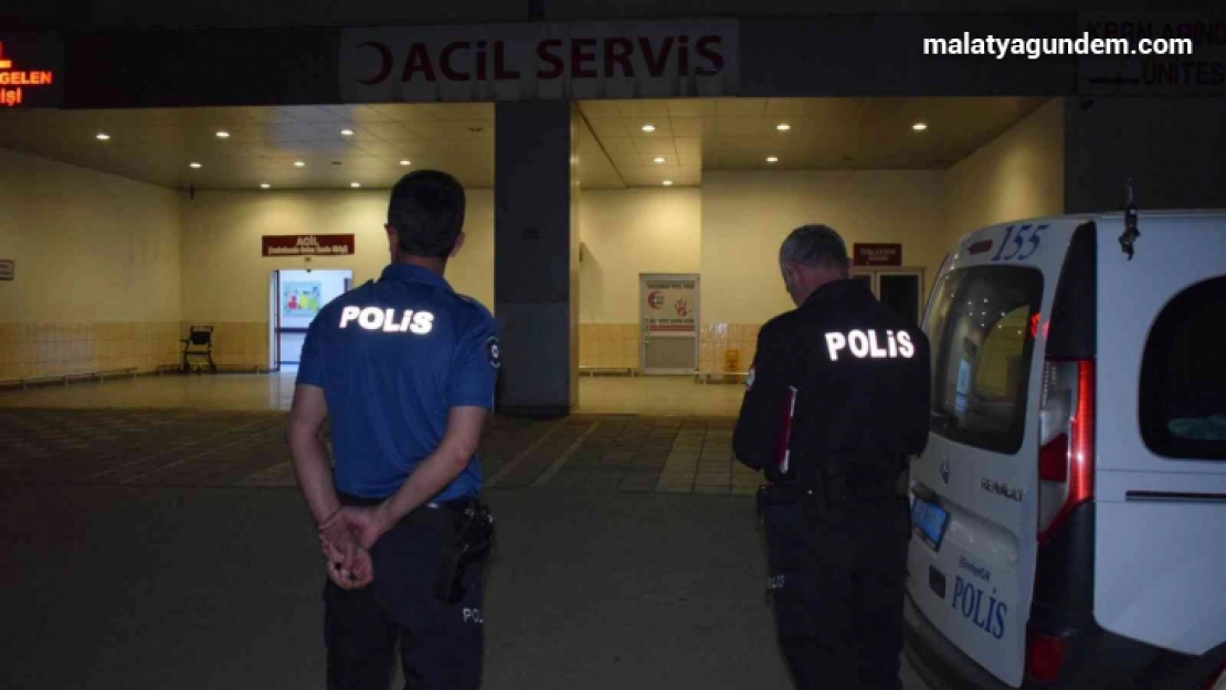 Parkta alkol uyarısı yaptı, bıçaklandı