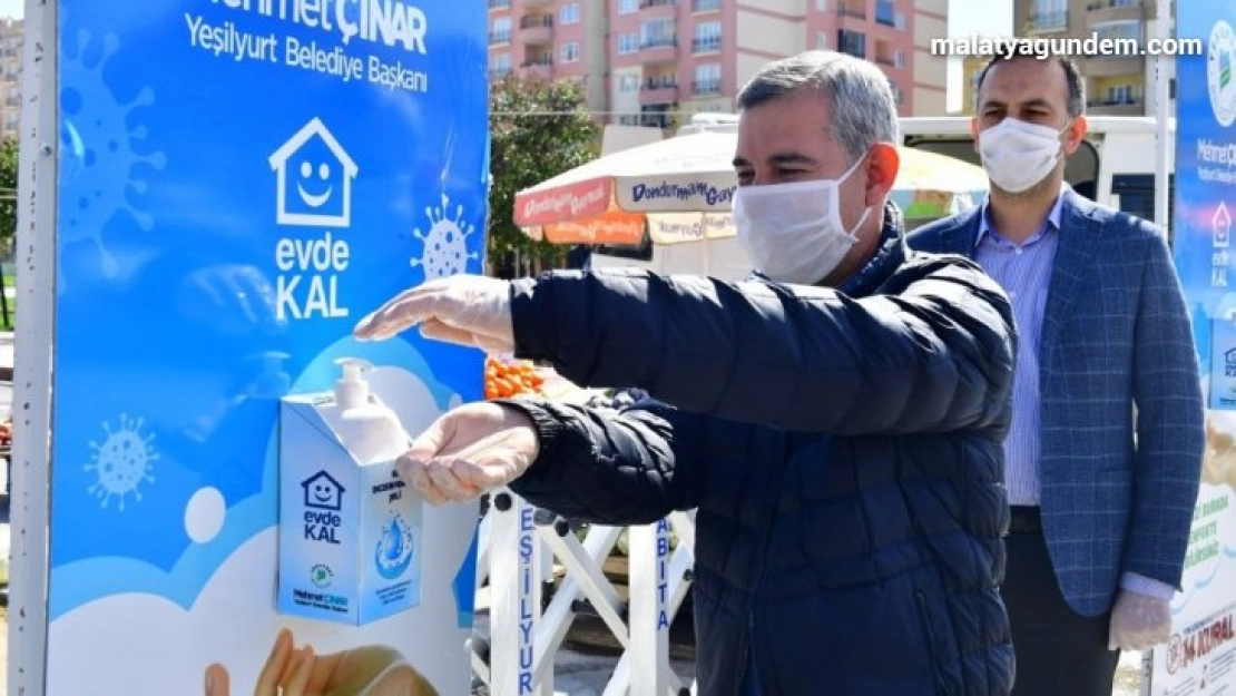 Yeşilyurtta Pazar girişlerine dezenfektan aparatı yerleştirildi