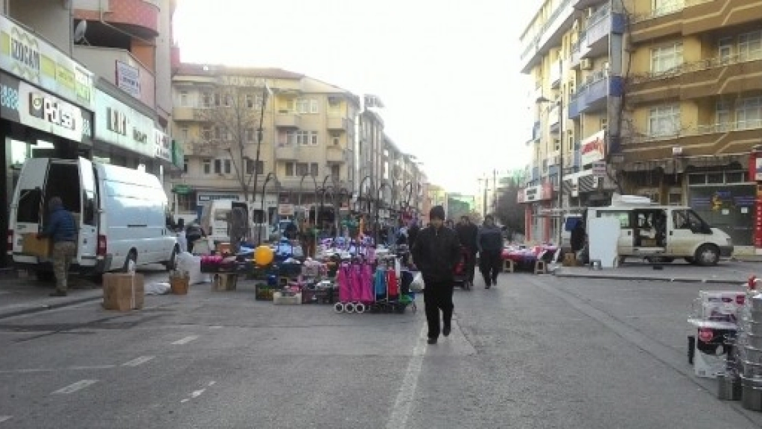 Pazarcılar Soğuktan Tezgah Açmadı