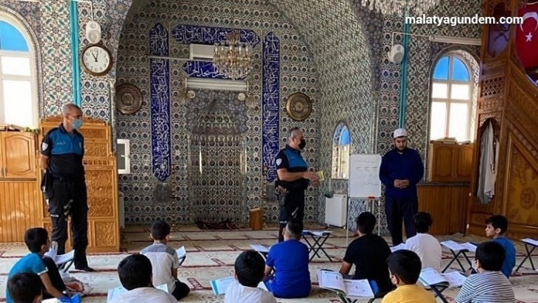 Polis ekipleri çocukları boğulma vakalarına karşı bilgilendirdi