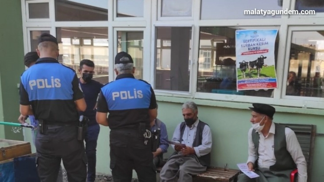 Polis ekiplerinden kurban pazarında sahte para uyarısı