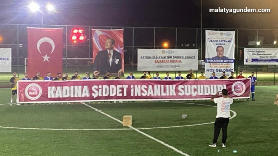 Polis futbol turnuvasında 'kadına şiddete' dikkat çekti