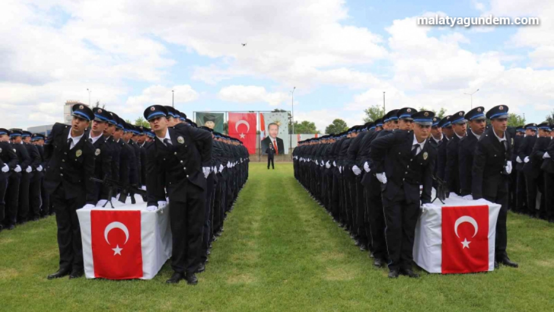 Polis Meslek Eğitim Merkezi'nde mezuniyet sevinci