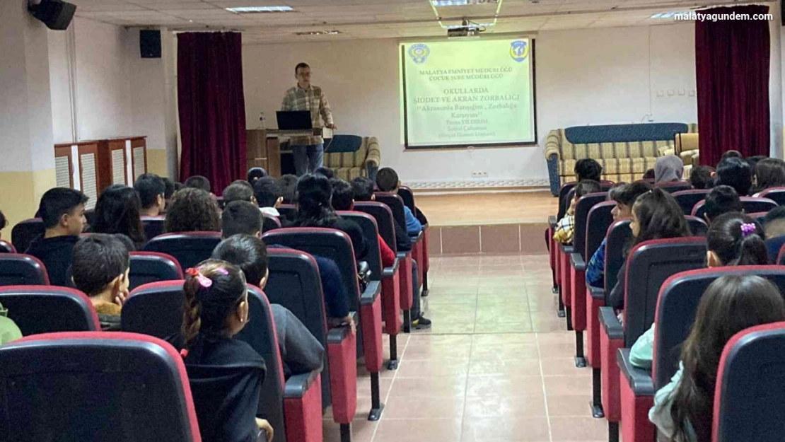 Polis öğrencilere 'akran zorbalığını' anlattı