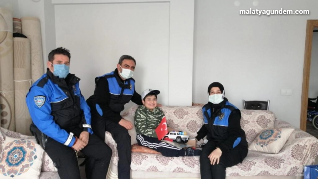 Polis sevdalısı Muhammed'e sürpriz ziyaret