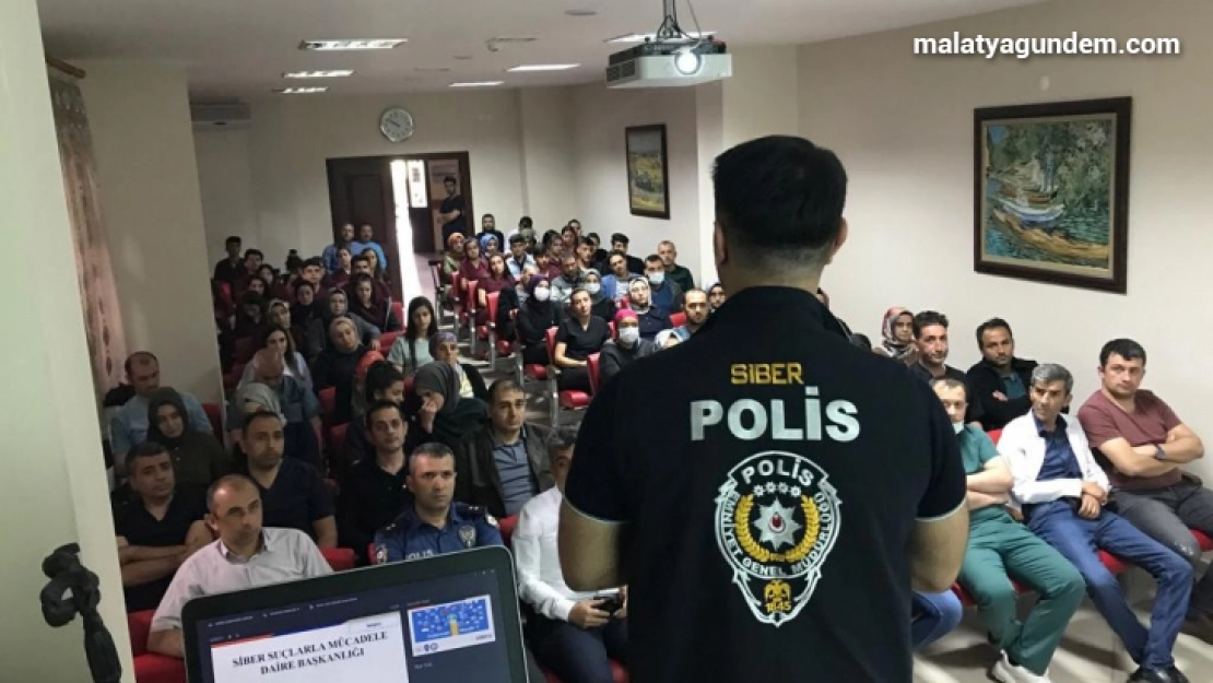 Polislerden öğrencilere internet eğitimi