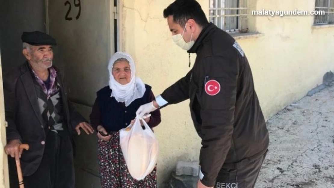 Polisten vatandaşın evine kadar hizmet
