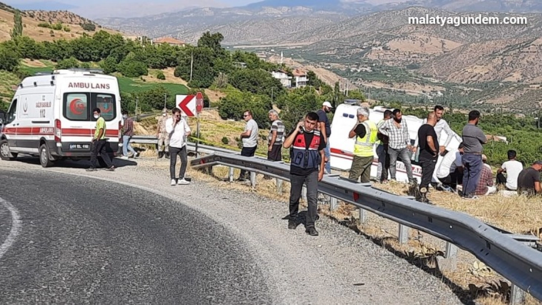 Kamyon şarampole yuvarlandı