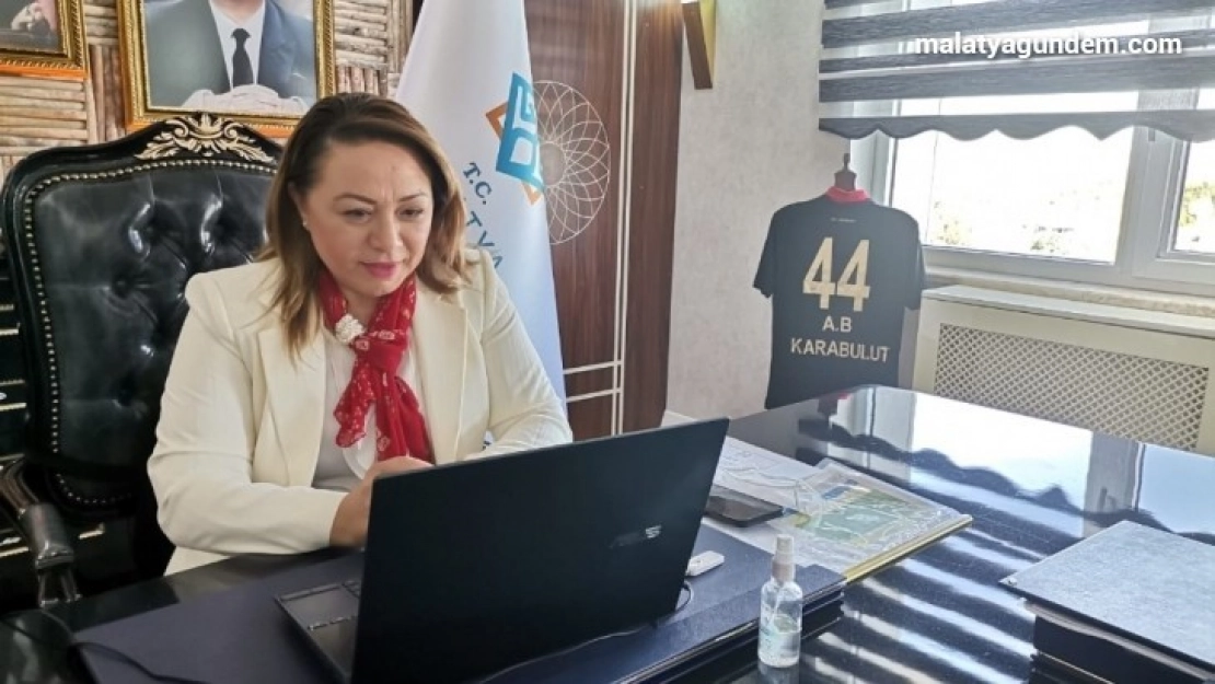 Rektör Karabulut: 'Online eğitimde rol model uygulamalar geliştirdik'