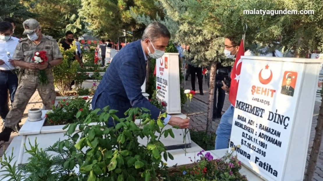 Şehitlikte hüzünlü bayramlaşma
