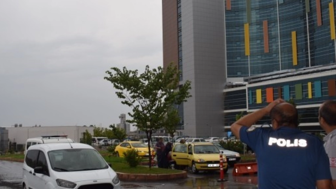 Şiddetli Rüzgar Can Aldı
