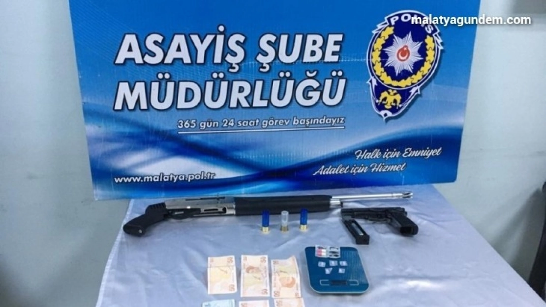 Sokağa çıkma yasağında polisten kaçan 3 kişi yakalandı