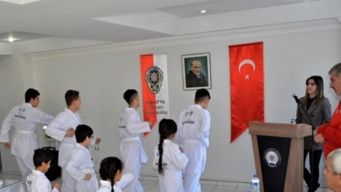 'Sokaktan Spora' Projesine Katılanlar Gösteri Yaptı