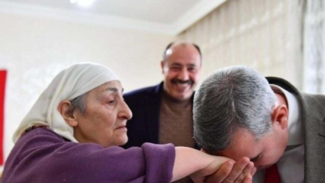 Fatma Teyze'ye Anlamlı Ziyaret
