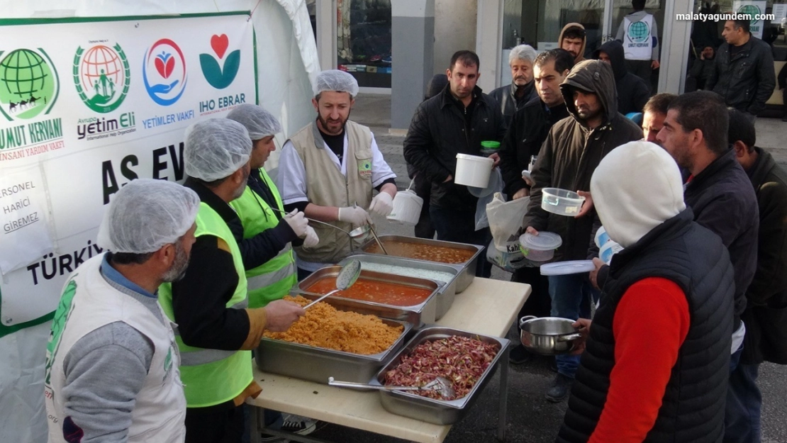 STK'lardan Malatya'da depremzedelere günlük iftar yemeği