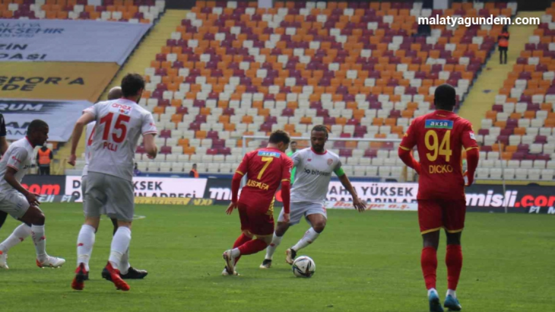 Süper Toto Süper Lig: Yeni Malatyaspor: 0 - Antalyaspor: 1 (İlk yarı)