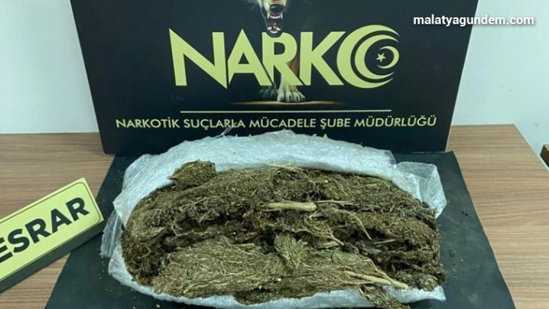 Takip edilen otomobilde esrar yakalandı