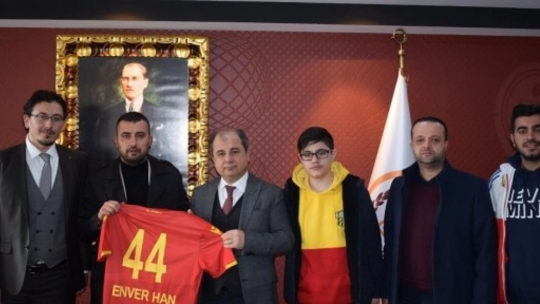 Taraftarlar Derneği Baro Başkanı Han'ı Onursal Üye Yaptı
