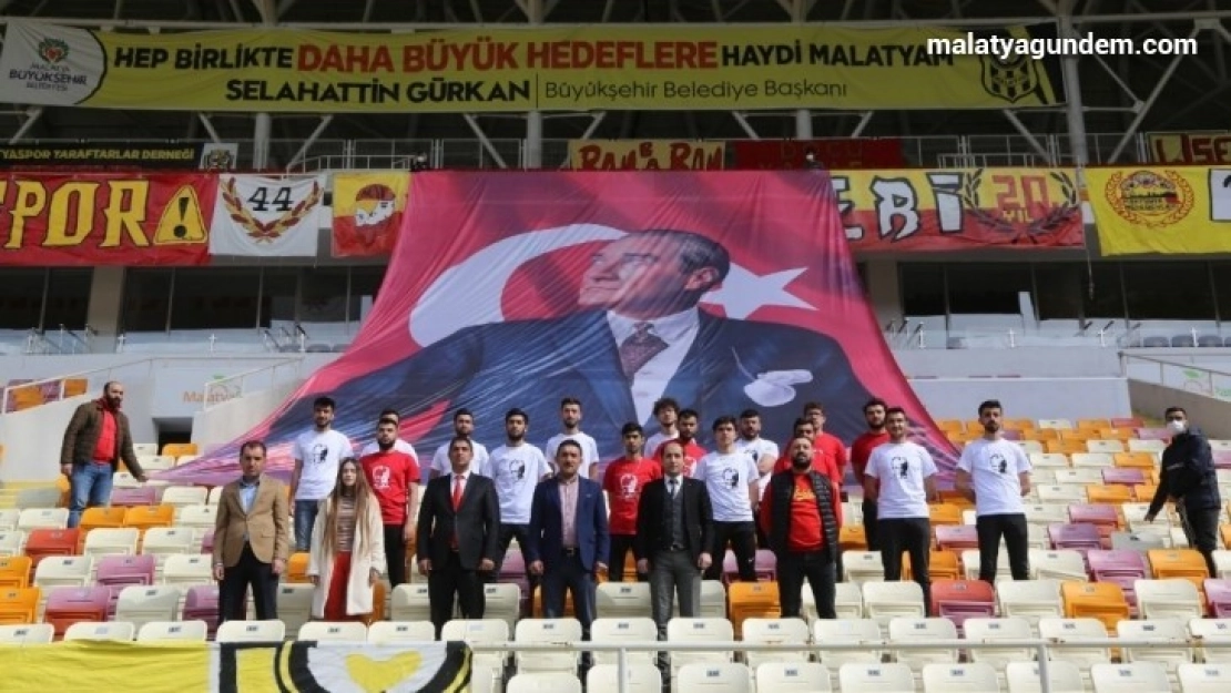 Taraftarlardan 18 Mart'ta şehitleri andı