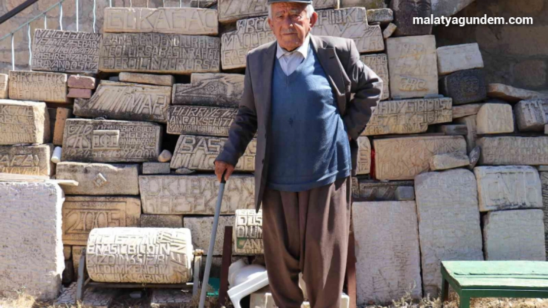 Taşlara olan tutkusu sanata dönüştü